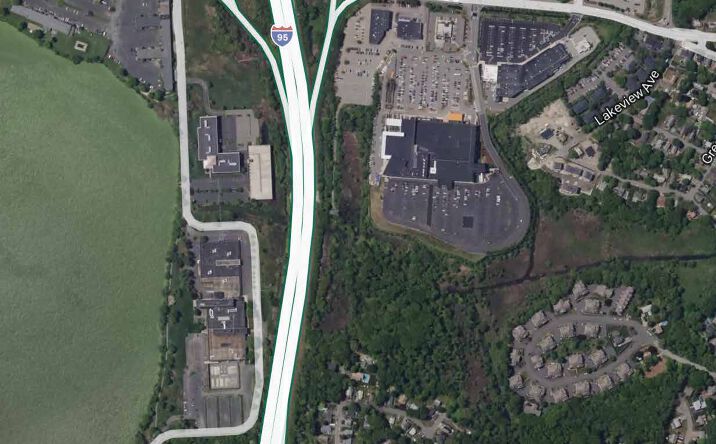 Pictures of Retail property located at 200-400 Quannapowitt Pkwy, Wakefield, MA 01880 for lease - image #1