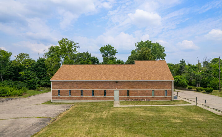 Pictures of Retail, Special Purpose property located at 1050 Kemper Meadow Dr, Cincinnati, OH 45240 for lease - image #1