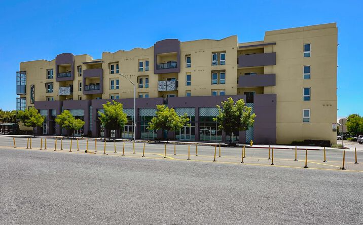 Pictures of Retail property located at 200 E 10th St, Gilroy, CA 95020 for sales - image #1