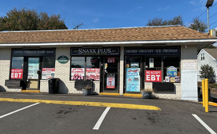 Pictures of Retail property located at 171 Ferry Blvd, Stratford, CT 06615 for lease - image #1