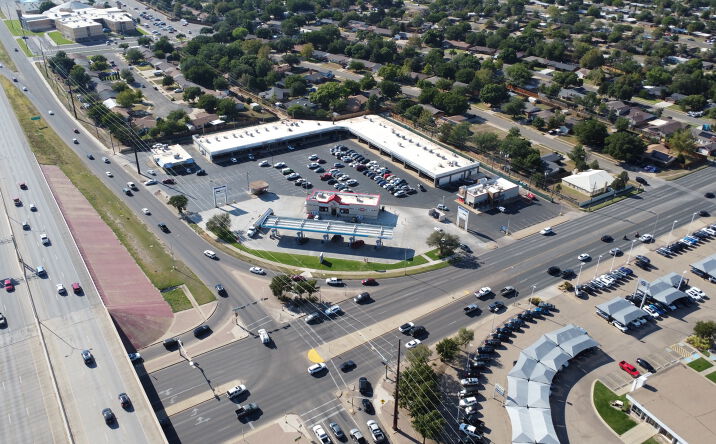 Pictures of Retail property located at 7006 University Ave, Lubbock, TX 79413 for lease - image #1