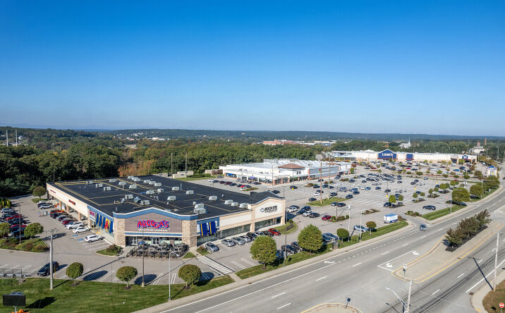 Pictures of Retail property located at 615 Greenwich Ave, Warwick, RI 02886 for sales - image #1