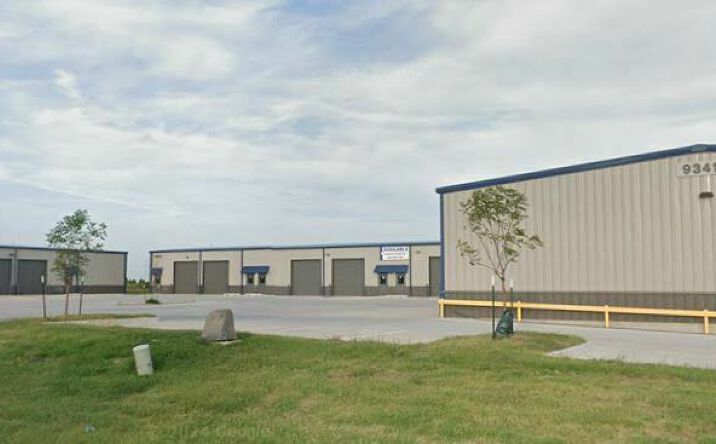 Pictures of Industrial property located at 9341-9353 S Eastern Ave, Oklahoma City, OK 73160 for lease - image #1