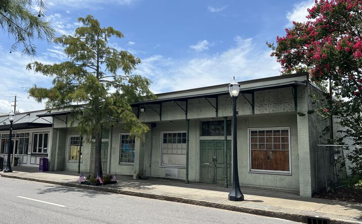 Pictures of Retail, Office, Restaurant property located at 508 Dauphin St, Mobile, AL 36602 for lease - image #1