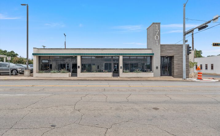 Pictures of Retail, Office property located at 1701 Austin Ave, Waco, TX 76701 for lease - image #1