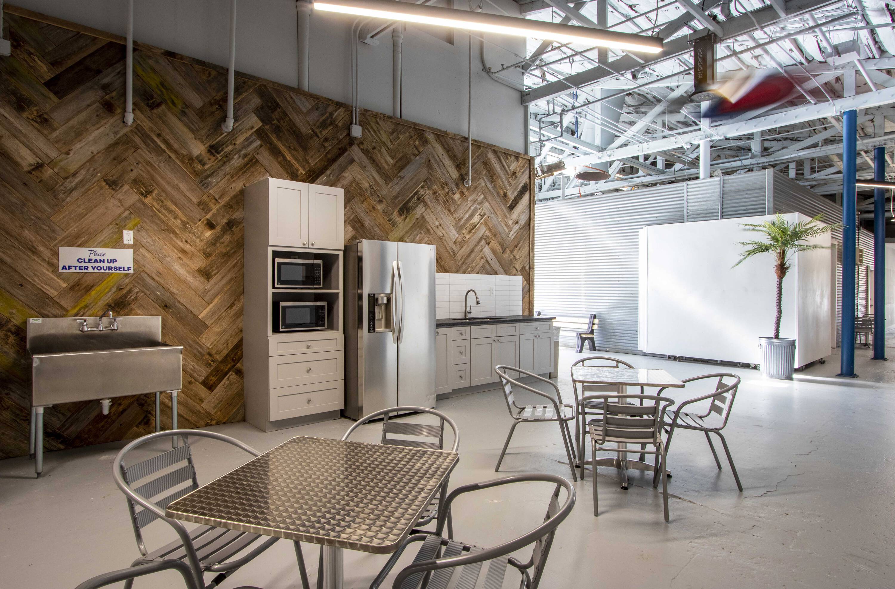 2096147