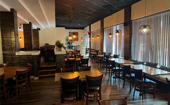 Pictures of Restaurant property located at 148 NW 167th St, Miami, FL 33169 for lease - image #1