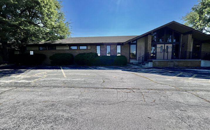 Pictures of Office property located at 2735 Navarre Ave, Oregon, OH 43616 for sales - image #1