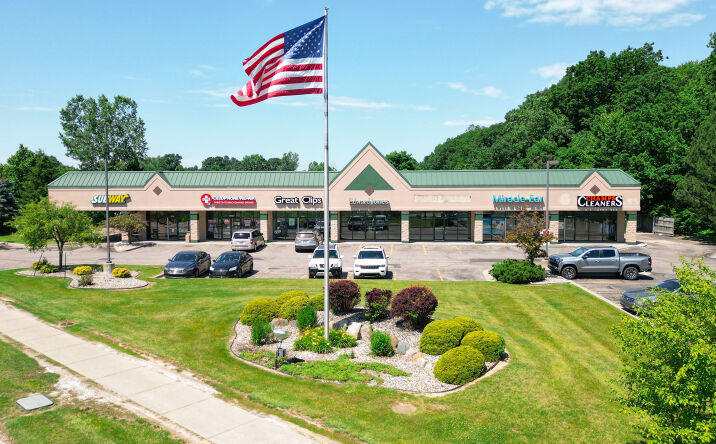 Pictures of Retail property located at 18000-18050 Silver Parkway, Fenton, MI 48430 for lease - image #1