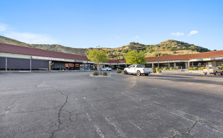 Pictures of Retail, Office property located at 28200 Bouquet Canyon Rd, Santa Clarita, CA 91350 for lease - image #1