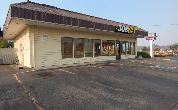 Pictures of Restaurant property located at 4872 SW Grange Rd, Roseburg, OR 97471 for lease - image #1
