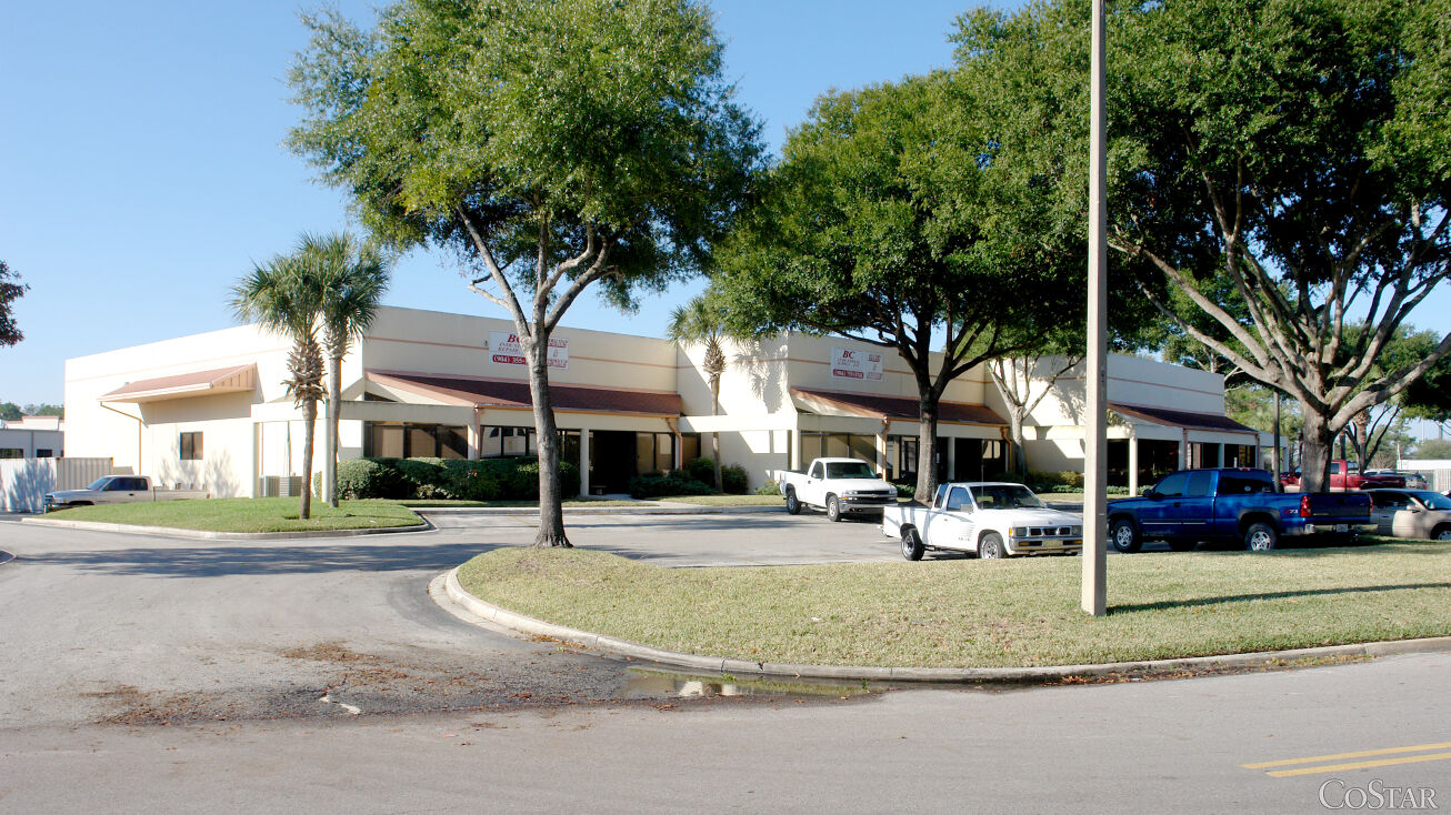 10592 Balmoral Cir E, Jacksonville, FL 32218