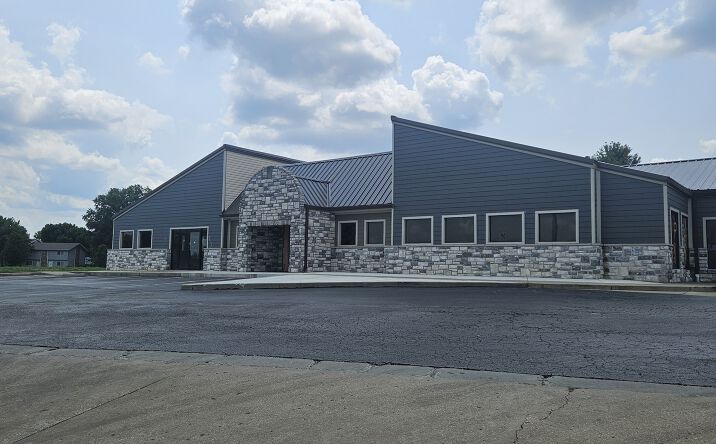 Pictures of Retail property located at 11400 Veterans Memorial Pkwy, Lake St Louis, MO 63367 for lease - image #1