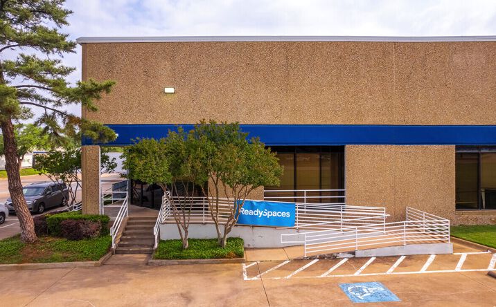 Pictures of Industrial property located at 11410 Mathis Ave, Farmers Branch, TX 75234 for lease - image #1