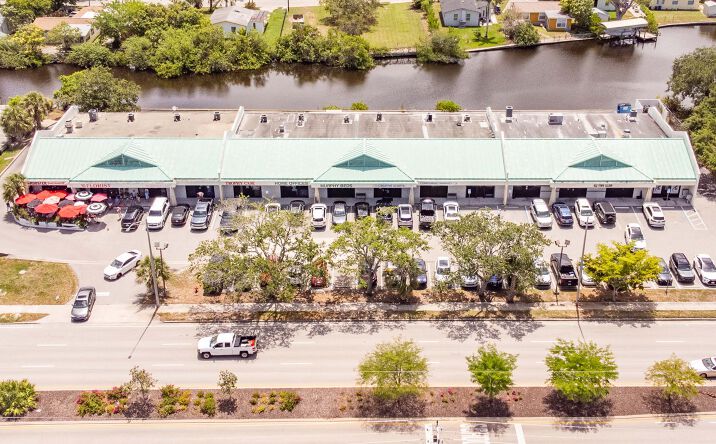 Pictures of Retail property located at 600 Goodlette-Frank Rd, Naples, FL 34102 for lease - image #1