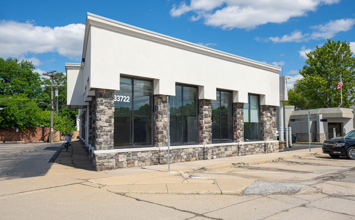 Pictures of Retail property located at 33722 Woodward Ave, Birmingham, MI 48009 for lease - image #1