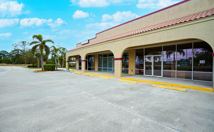 Pictures of Retail property located at 5001 Turnpike Feeder Road, Fort Pierce, FL 34950 for lease - image #1