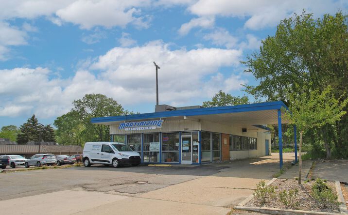 Pictures of Retail property located at 2267 Orchard Lake Rd, Sylvan Lake, MI 48320 for lease - image #1