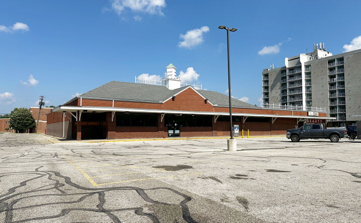 Pictures of Retail property located at 640 N Howard St, Akron, OH 44310 for lease - image #1