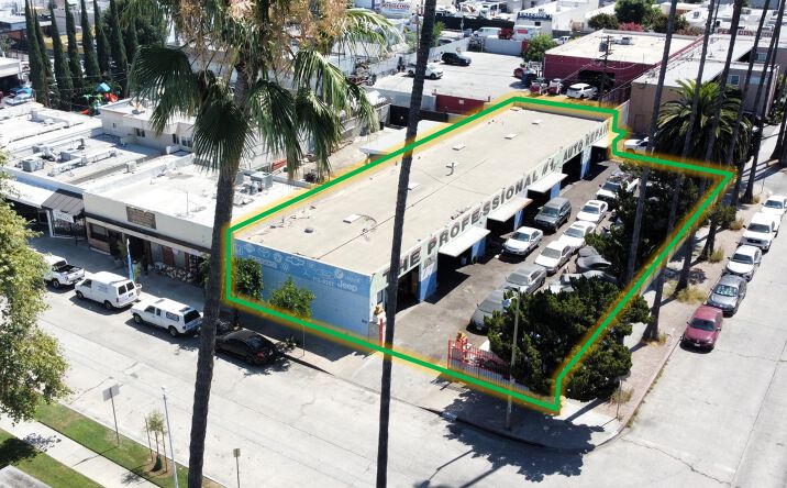 Pictures of Industrial property located at 21519 Gault St, Canoga Park, CA 91303 for lease - image #1