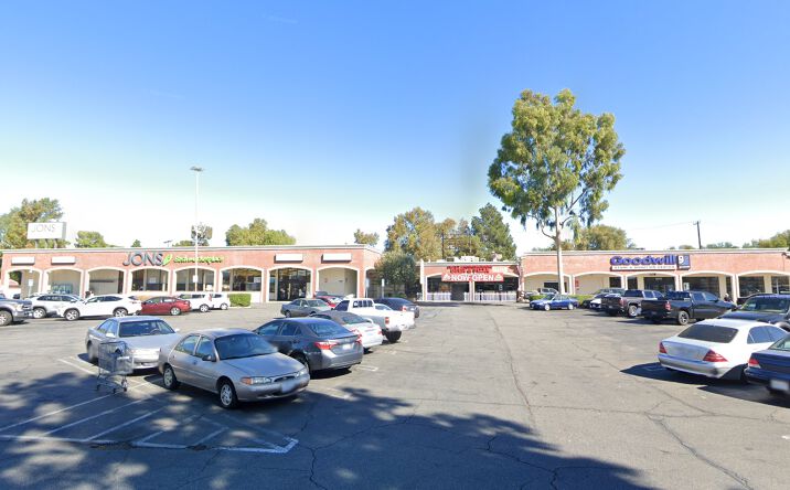 Pictures of Restaurant property located at 20141 Roscoe Blvd, Los Angeles, CA 91306 for lease - image #1