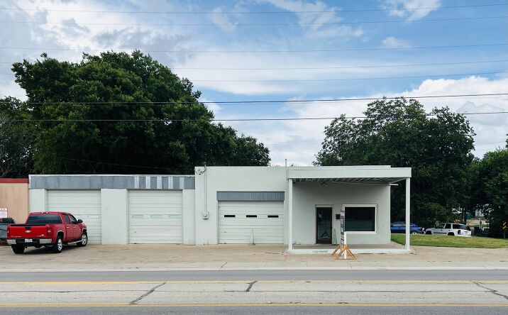 Pictures of Retail, Office, Industrial property located at 821 S Main St, Belton, TX 76513 for lease - image #1