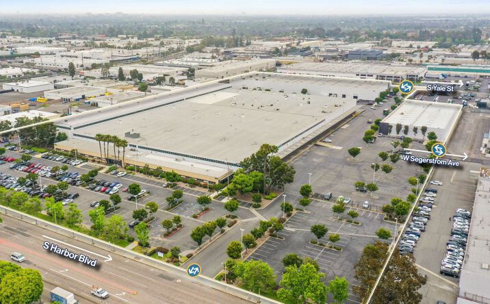 Pictures of Industrial property located at 2701 S Harbor Blvd, Santa Ana, CA 92704 for lease - image #1