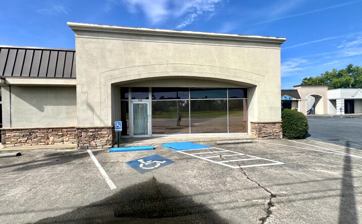 Pictures of Office property located at 736 Riverside Dr, Macon, GA 31201 for lease - image #1
