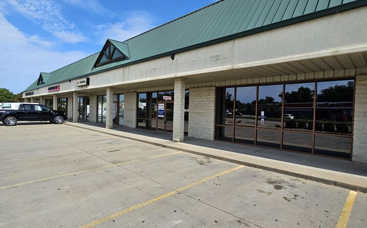 Pictures of Retail, Office property located at 614 Fort Riley Blvd, Manhattan, KS 66502 for lease - image #1