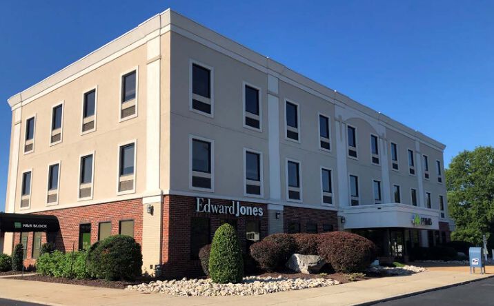 Pictures of Office property located at 201 N Washington Hwy, Ashland, VA 23005 for lease - image #1