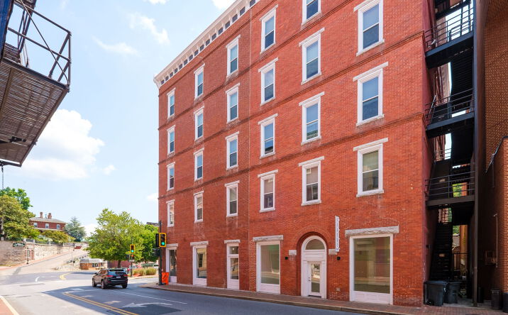 Pictures of Retail, Office, Restaurant property located at 18 E Johnson St, Staunton, VA 24401 for lease - image #1