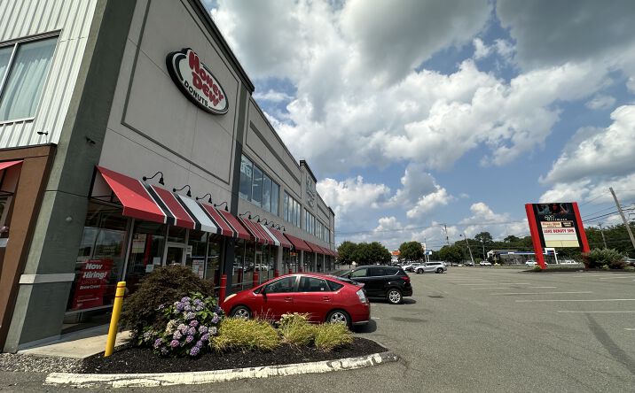 Pictures of Retail, Office, Restaurant property located at 130 Newbury St, Peabody, MA 01960 for sales - image #1