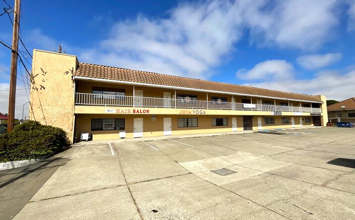 Pictures of Office property located at 3553 Castro Valley Blvd, Castro Valley, CA 94546 for lease - image #1