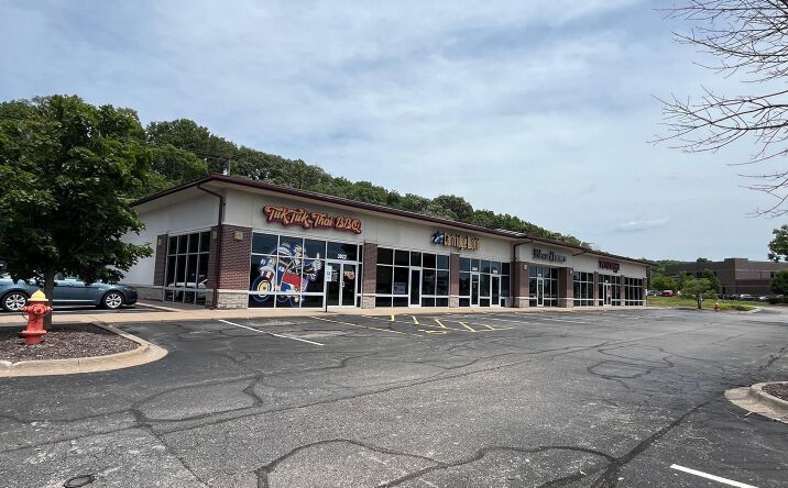Pictures of Retail property located at 3930 38TH Avenue, Moline, IL 61265 for lease - image #1