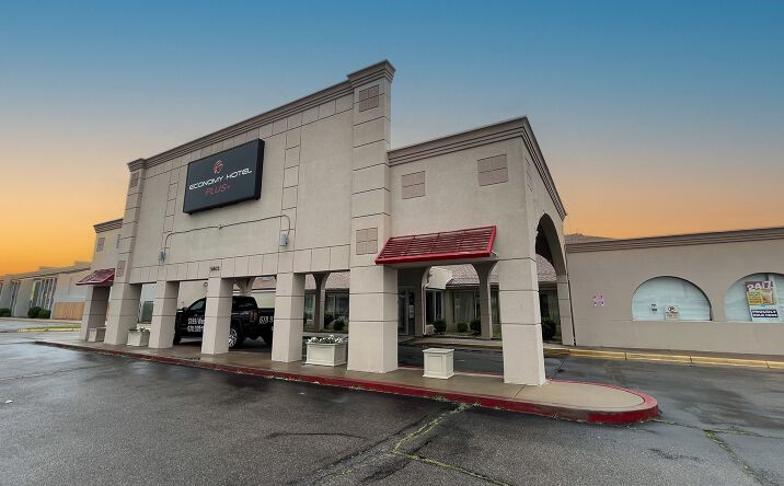 Pictures of Retail, Restaurant, Special Purpose property located at 5805 W Kellogg Dr, Wichita, KS 67209 for lease - image #1