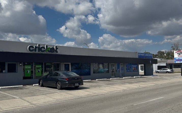 Pictures of Retail property located at 450 E 4th Ave, Hialeah, FL 33010 for lease - image #1