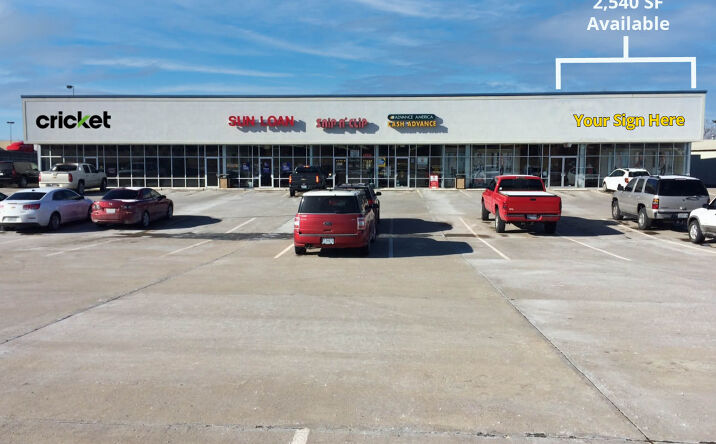 Pictures of Retail property located at 807 Cherokee Dr, Marshall, MO 65340 for lease - image #1