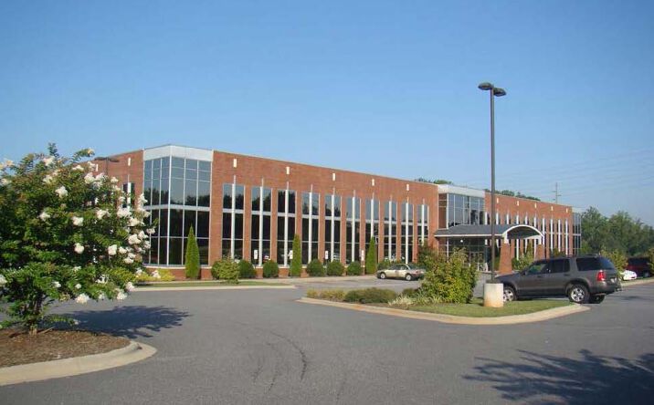 Pictures of Office property located at 2660 Tate Blvd, Hickory, NC 28602 for lease - image #1