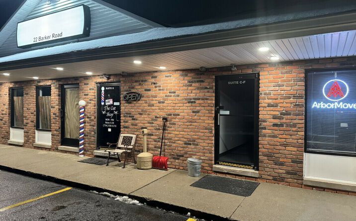 Pictures of Retail, Office, Restaurant property located at 22 Barker Rd, Whitmore Lake, MI 48189 for lease - image #1