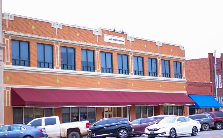 Pictures of Retail, Office, Restaurant property located at 116 E Randolph Ave, Enid, OK 73701 for lease - image #1