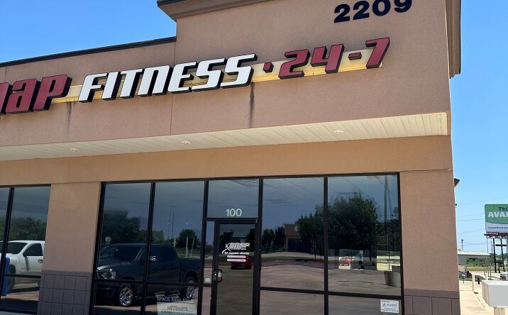 Pictures of Retail, Office, Restaurant property located at 2209 S Bridge St, Brady, TX 76825 for lease - image #1