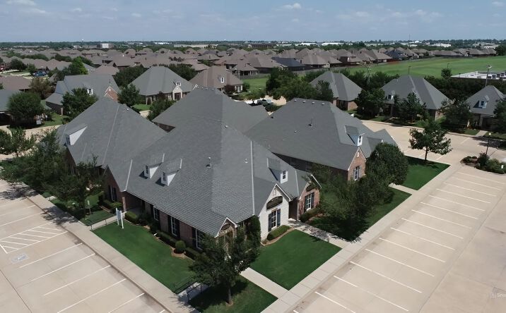Pictures of Office property located at 1705-1763 W 33rd St, Edmond, OK 73013 for lease - image #1