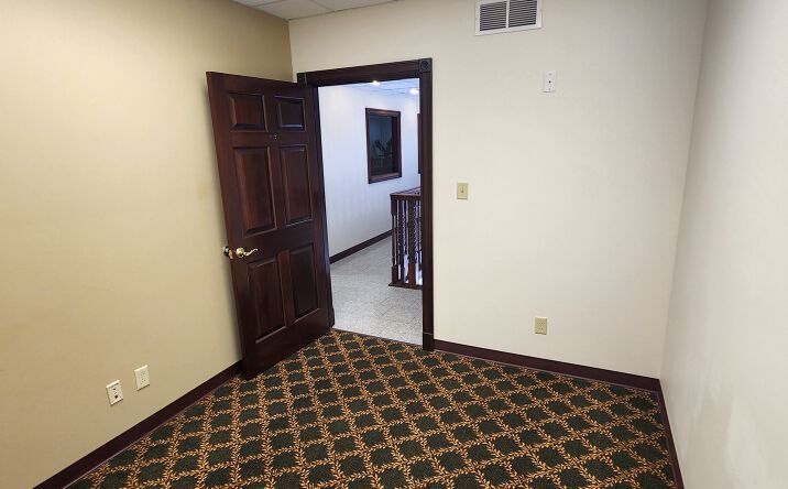 Pictures of Office property located at 815 John St, Evansville, IN 47713 for lease - image #1