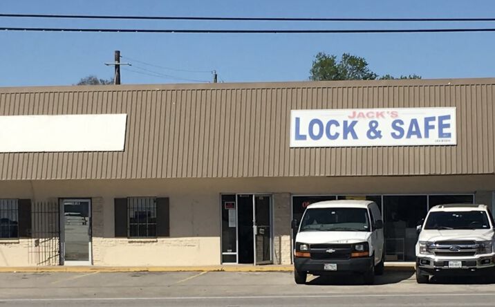 Pictures of Retail property located at 3315 Avenue H, Rosenberg, TX 77471 for lease - image #1