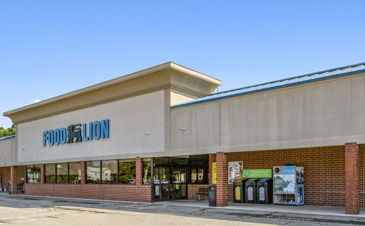 Pictures of Retail property located at 424 N Main St, Kilmarnock, VA 22482 for lease - image #1