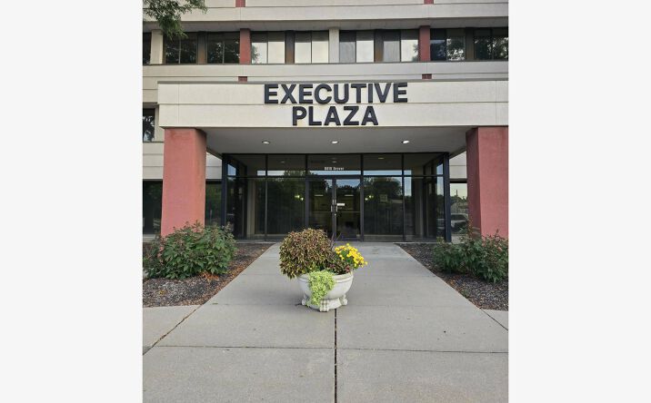 Pictures of Office property located at 6818 Grover St, Omaha, NE 68106 for lease - image #1