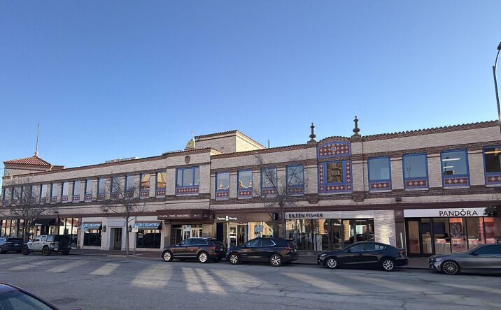 Pictures of Office property located at 411 Nichols Rd, KCMO, MO 64112 for lease - image #1