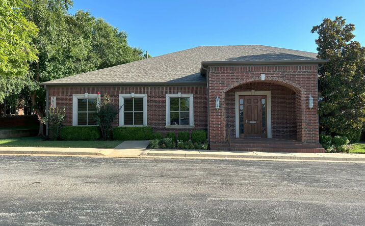 Pictures of Office property located at 7015 N Robinson Ave, Oklahoma City, OK 73116 for lease - image #1