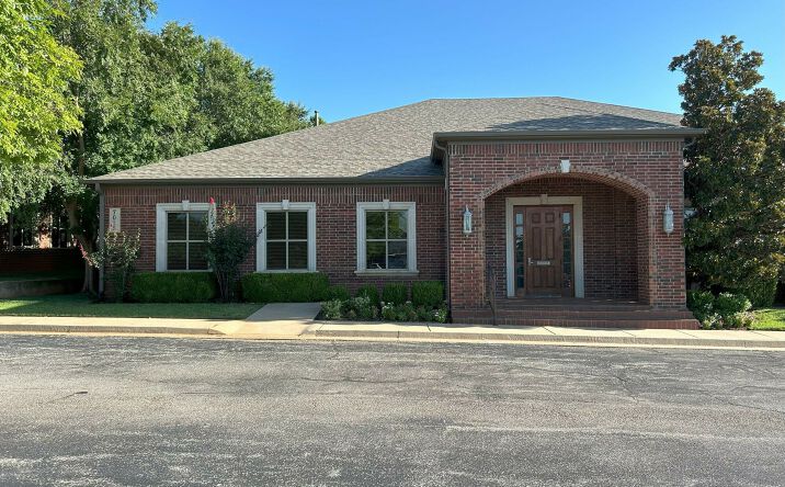 Pictures of Office property located at 7015 N Robinson Ave, Oklahoma City, OK 73116 for lease - image #1