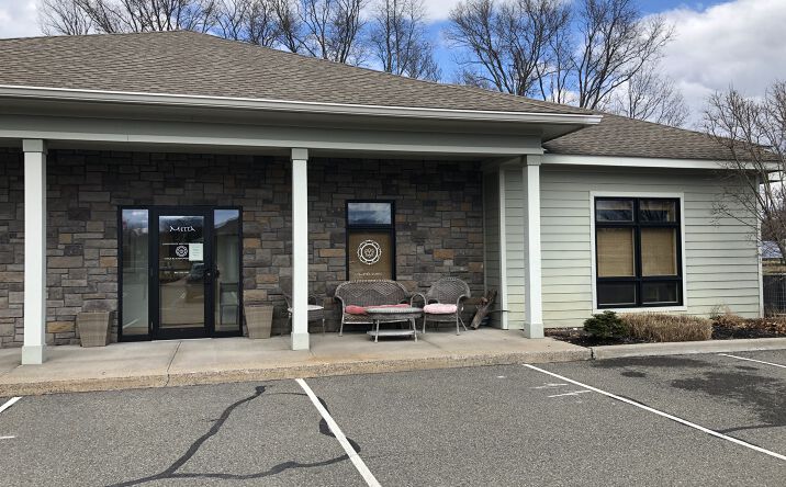 Pictures of Office property located at 17 Glen Pond Dr, Red Hook, NY 12571 for lease - image #1